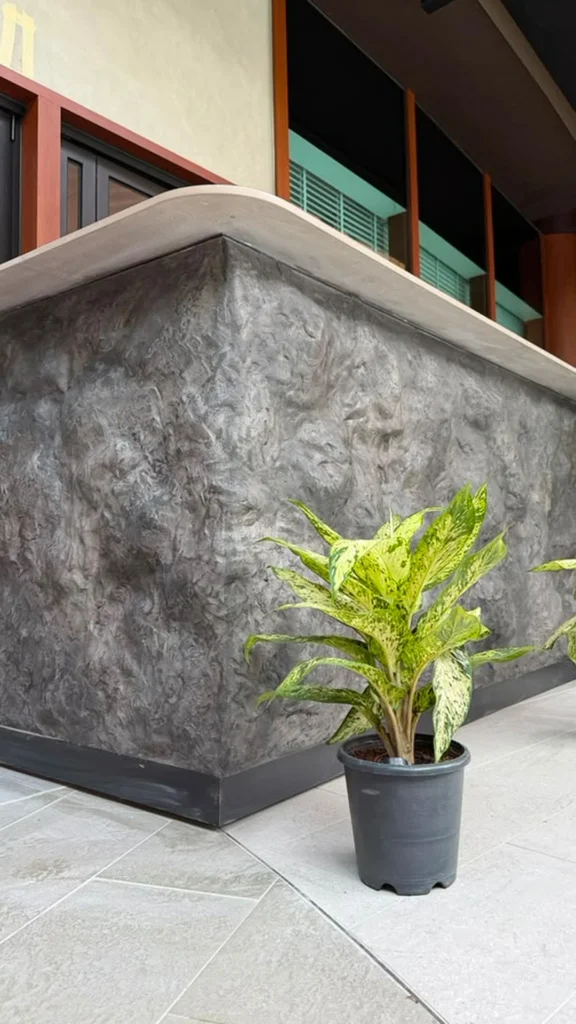 StoneArt texture wrapping around the counter corner beneath a pale curved countertop edge.